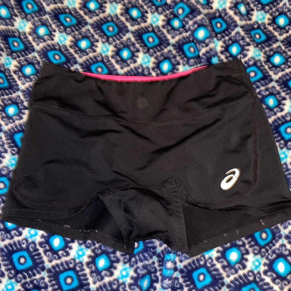 Black spandex with pink on the inside